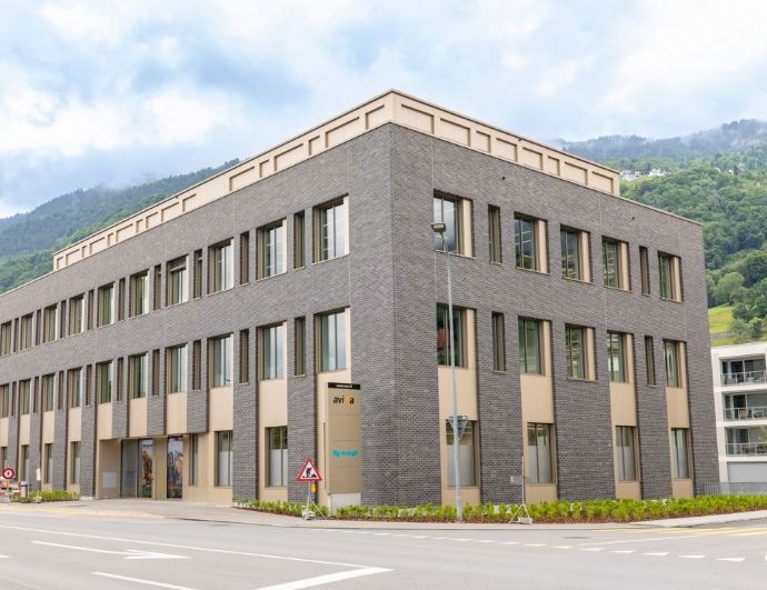 Grossz&uuml;gige, helle B&uuml;rofl&auml;che (Erstbezug)