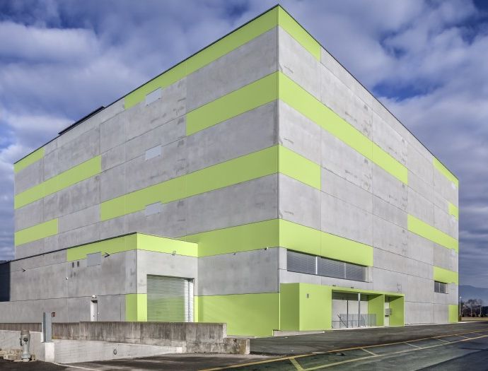 Grosszügige Sicherheits-/Lagerflächen (1. OG)