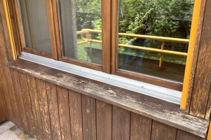 Fenster aus Rückbauten für den Wiederaufbau in der Ukraine